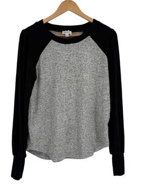 Evereve Gray/Black Long Sleeve Baseball Tee Top Raglan Plush Size S Sporty